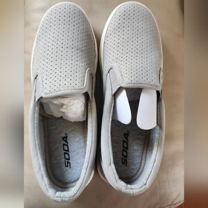 Soda Womens Size 7.5 Grey Loafers‎